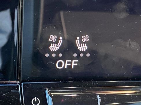 Certified 2025 Volkswagen Atlas Cross Sport SEL Premium R-Line image 17