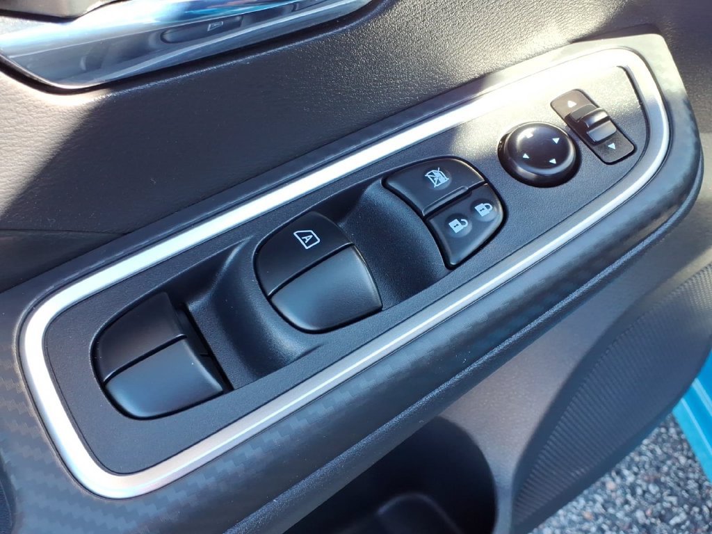 Certified 2025 Nissan Versa SR w/ Trunk Package FWD image 15