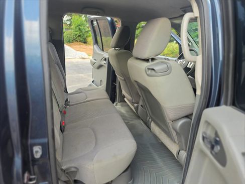 Used 2013 Nissan Frontier SV w/ SV Value Truck Pkg AWD/4WD image 16
