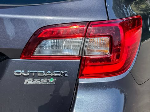 Used 2017 Subaru Outback 2.5i Premium AWD/4WD image 37