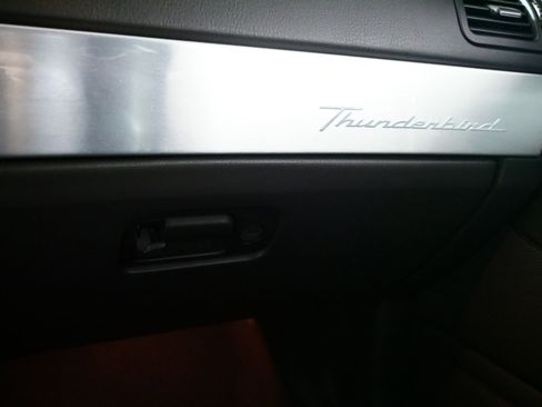 Used 2002 Ford Thunderbird image 32