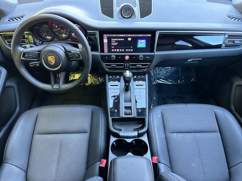 Used 2025 Porsche Macan image 6