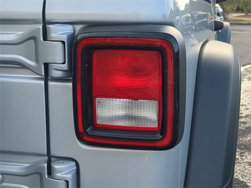 Used 2024 Jeep Wrangler Sport S image 11