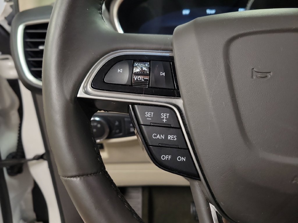Used 2019 Lincoln Nautilus Select AWD/4WD image 22