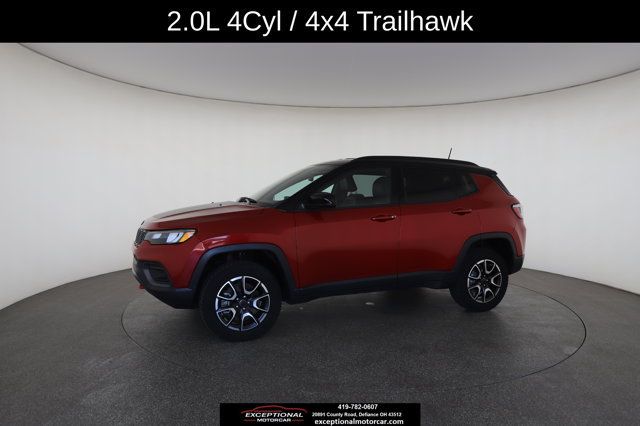 Used 2025 Jeep Compass Trailhawk AWD/4WD image 5