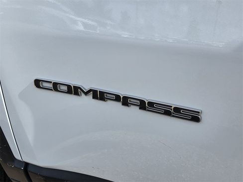 Used 2024 Jeep Compass Latitude image 29