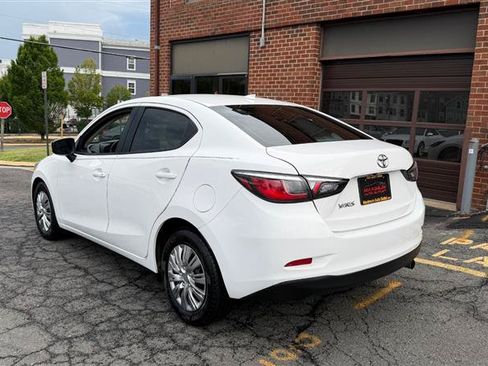 Used 2019 Toyota Yaris L FWD image 9