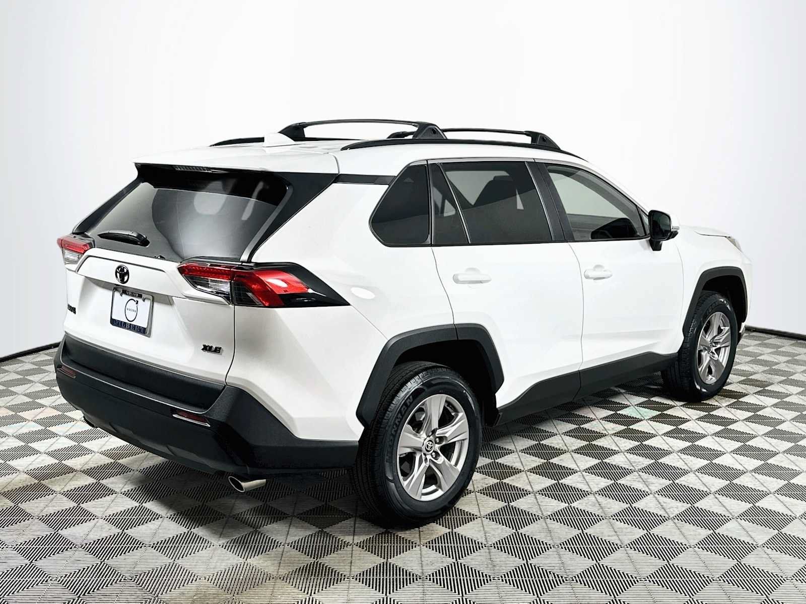 Used 2022 Toyota RAV4 XLE w/ Convenience Package FWD image 7