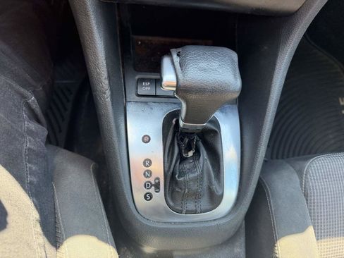 Used 2010 Volkswagen Golf 4-Door image 33