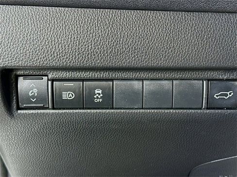 Used 2024 Toyota Venza Nightshade image 19