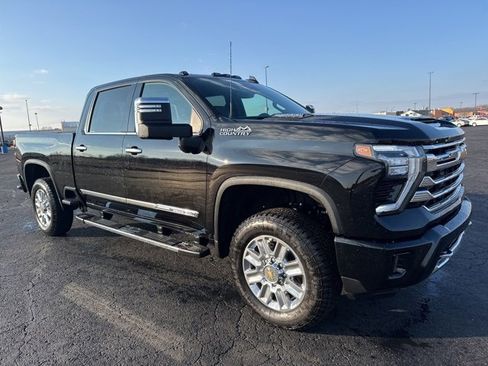 Used 2025 Chevrolet Silverado 3500 High Country w/ High Country Premium Package image 3