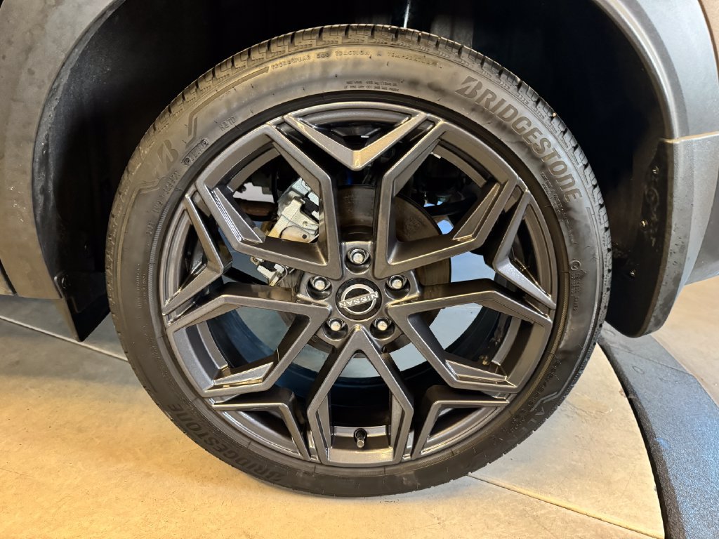 Used 2025 Nissan Kicks SR AWD/4WD image 25