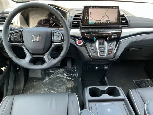 New 2026 Honda Odyssey Touring image 8