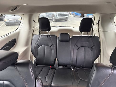 Used 2020 Chrysler Pacifica Touring-L Plus w/ Tire & Wheel Group image 34