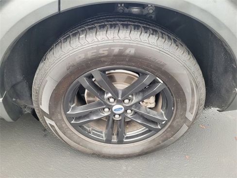 Used 2022 Ford Explorer XLT image 27