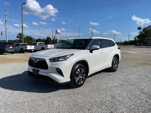 Used 2020 Toyota Highlander XLE FWD image 1