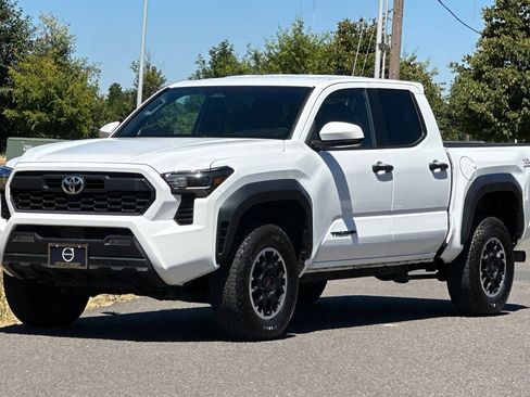 Used 2024 Toyota Tacoma TRD Off-Road AWD/4WD image 7