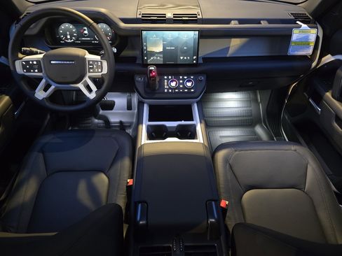 New 2025 Land Rover Defender 110 X-Dynamic SE image 34