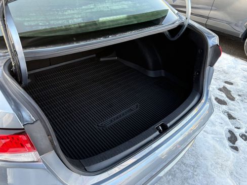 Used 2021 Toyota Corolla LE image 8