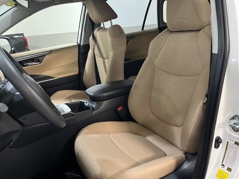 Used 2025 Toyota RAV4 XLE w/ Convenience Package image 14