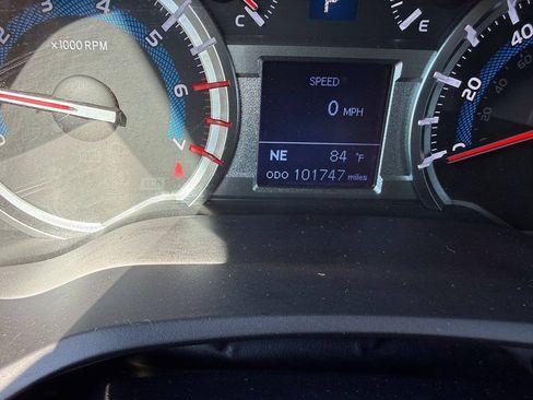 Used 2016 Toyota 4Runner SR5 AWD/4WD image 16