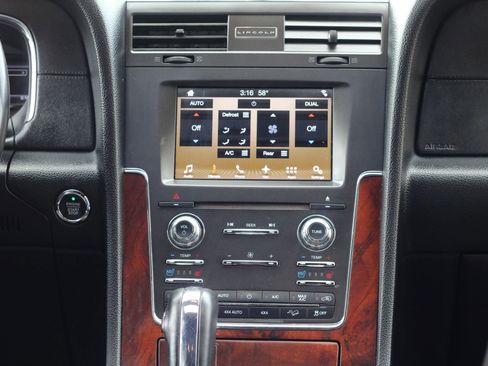 Used 2017 Lincoln Navigator Select AWD/4WD image 18