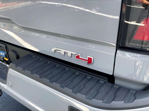 Used 2024 GMC Sierra 2500 AT4 w/ AT4 Premium Plus Package AWD/4WD image 9