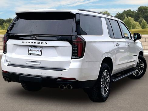 Used 2025 Chevrolet Suburban Z71 AWD/4WD image 9