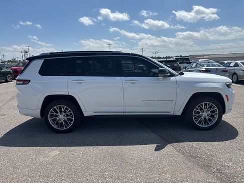 Used 2023 Jeep Grand Cherokee L Summit w/ Luxury Tech Group V AWD/4WD image 4