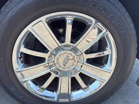 Used 2015 Chevrolet Silverado 1500 High Country w/ High Country Premium Package AWD/4WD image 12