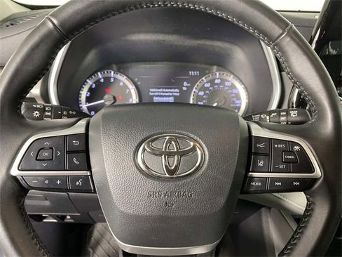 Used 2024 Toyota Highlander XLE image 17