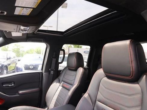 Certified 2025 Nissan Frontier PRO-4X w/ Pro Premium Package AWD/4WD image 8