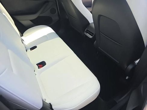 Used 2024 Tesla Model Y Performance AWD/4WD image 17