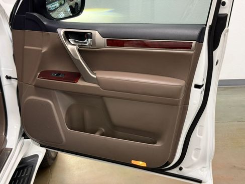 Used 2015 Lexus GX 460 w/ Premium Package image 21