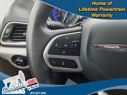 Used 2022 Chrysler Pacifica Touring-L image 19