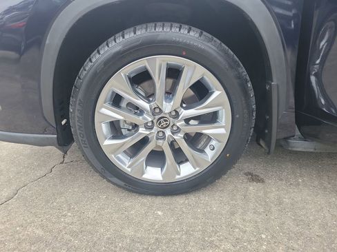 Used 2023 Toyota Highlander Limited FWD image 39