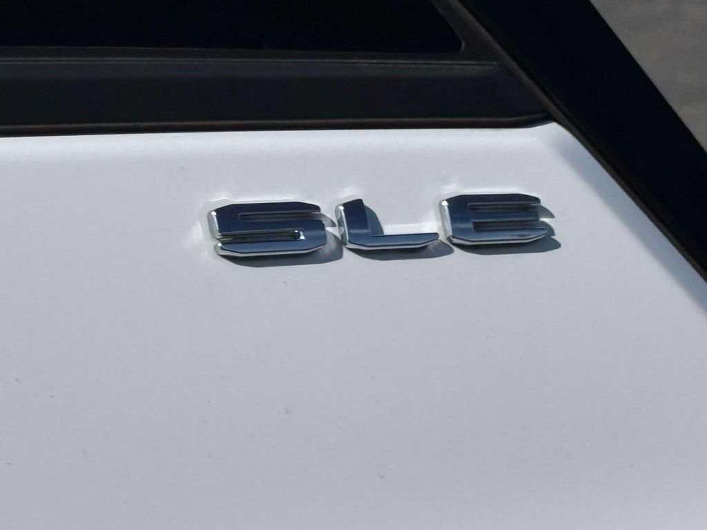 Used 2022 GMC Terrain SLE w/ Driver Convenience Package AWD/4WD image 8