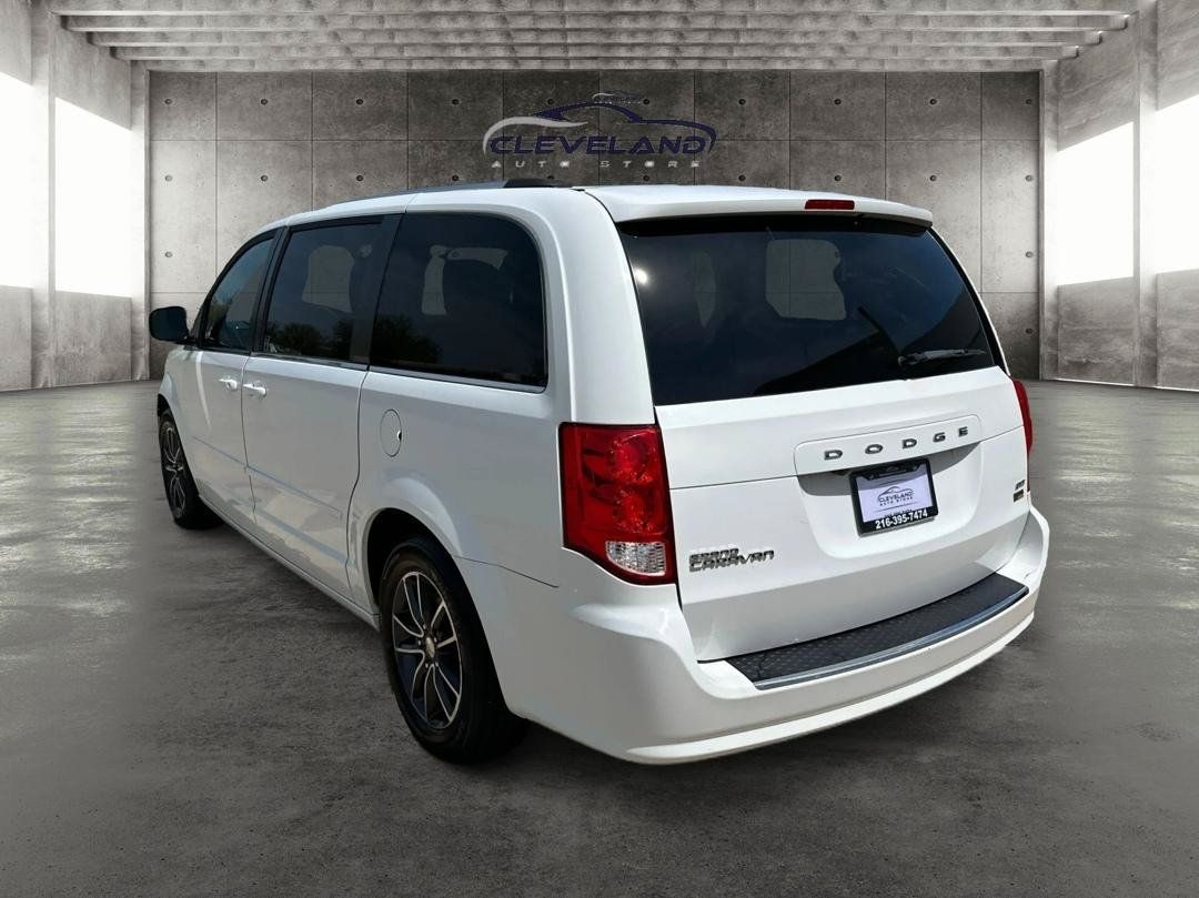 Used 2017 Dodge Grand Caravan SXT FWD image 5