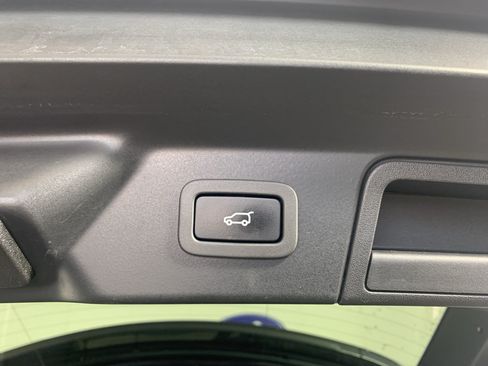 Used 2018 Land Rover Range Rover Velar R-Dynamic SE AWD/4WD image 37