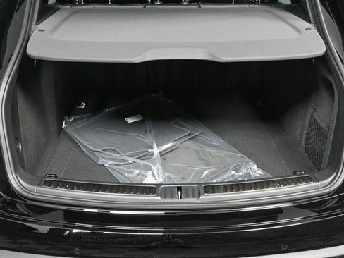 Used 2025 Porsche Macan image 31