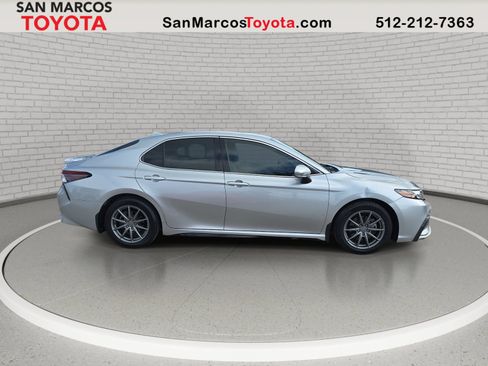 Used 2022 Toyota Camry XSE FWD image 5