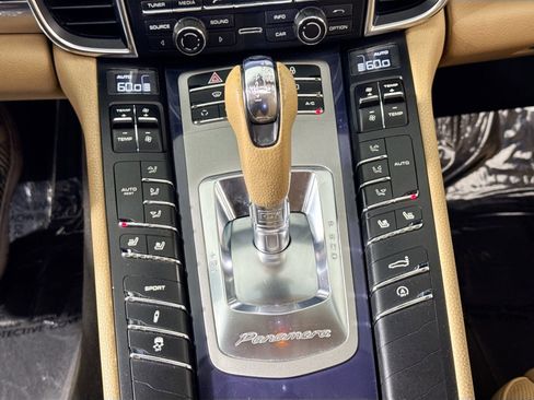 Used 2013 Porsche Panamera image 16