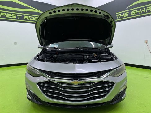 Used 2019 Chevrolet Malibu LT FWD image 4