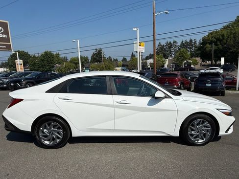 Certified 2025 Hyundai Elantra Hybrid FWD image 6