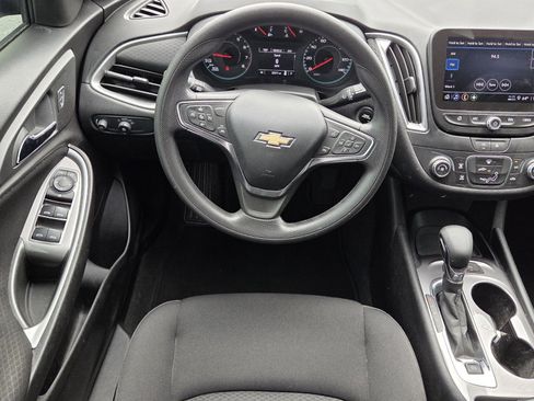 Used 2025 Chevrolet Malibu LS FWD image 5