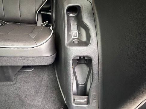 New 2026 Chrysler Pacifica Limited w/ Uconnect Theater Family Group image 34