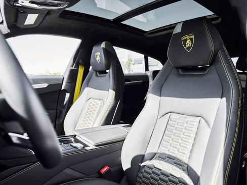 Used 2024 Lamborghini Urus S AWD/4WD image 45