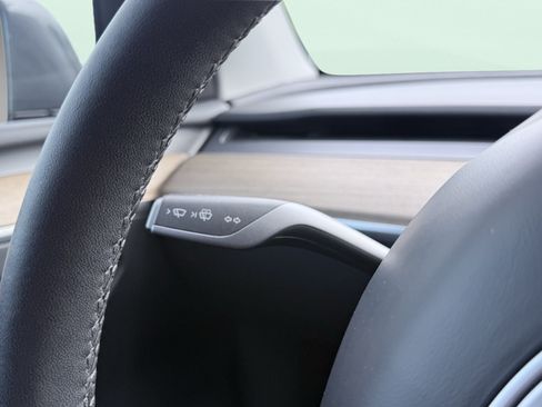 Used 2022 Tesla Model Y Long Range AWD/4WD image 61
