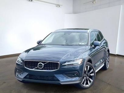 Used 2024 Volvo V60 B5 Cross Country Ultimate w/ Climate Package