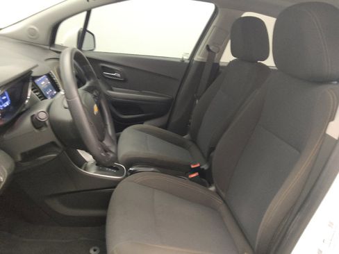 Used 2020 Chevrolet Trax LS w/ Tint and Cruise Package FWD image 17